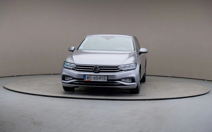 Volkswagen Passat cena 79899 przebieg: 84057, rok produkcji 2019 z Łabiszyn małe 172